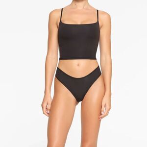 Skims  Women's  Fits Everybody Cropped Cami in Onyx Black Size Medium NWT